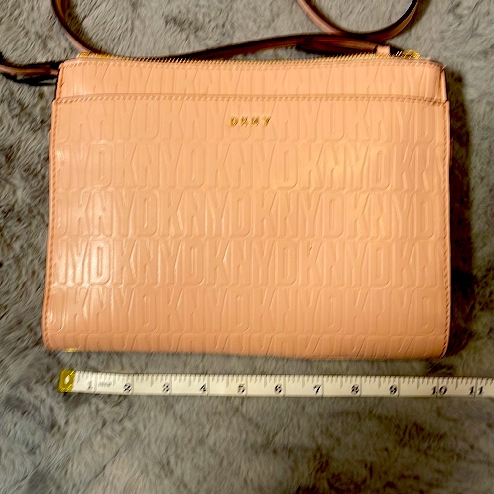 DKNY BRYANT  PARK TZ CROSS